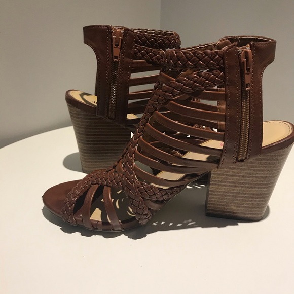 Brown ankle bootie - Picture 4 of 5